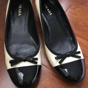 PRADA Black/cream Patent Leather Kitten Heel Flat